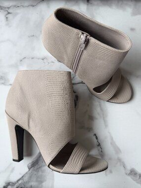 Vince Sansa Light Gray Leather Open Toe Bootie Heels Size 9.5